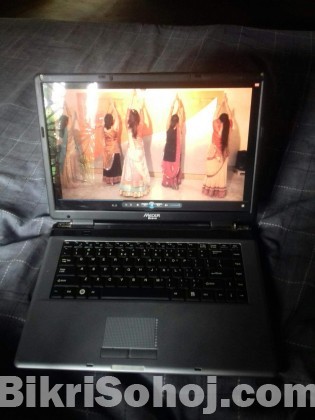 Laptop core i3 Ram 2gb.. Rom 320 gb